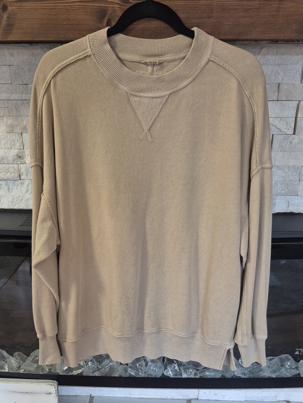 Aerie Womens Crewneck Sweatshirt in Beige Ptp 26